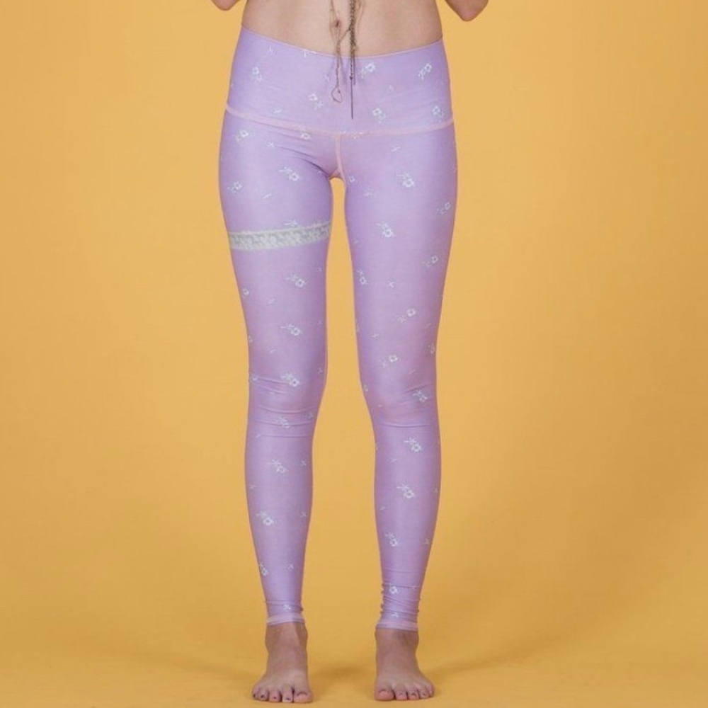 Teeki Hot Pant Leggings. Lavender Floral. Size Medium.